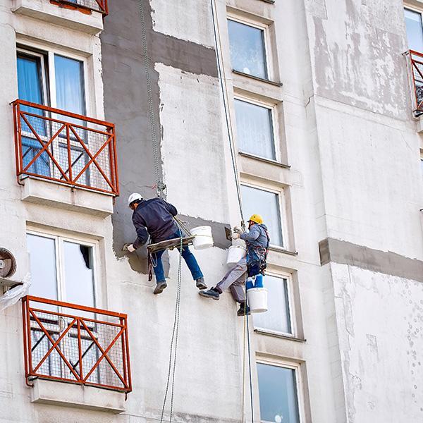 Opérateur en travaux sur cordes Poitiers