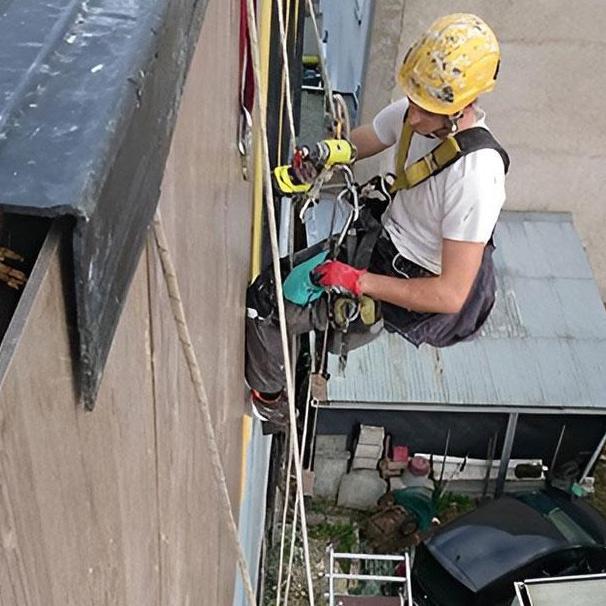 Réalisation d’un enduit en limite de propriété à Tours